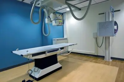 El médico radiólogo y las imágenes médicas Médico radiólogo - Sala de Rayos X